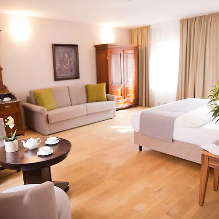 Hotel Golden Key Castle